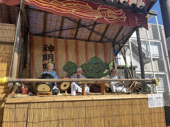 越谷の秋祭りの山車の写真